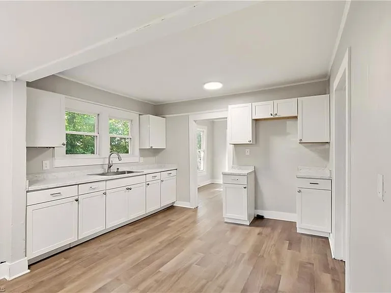 2051 Bloomfield Dr — Photo 13