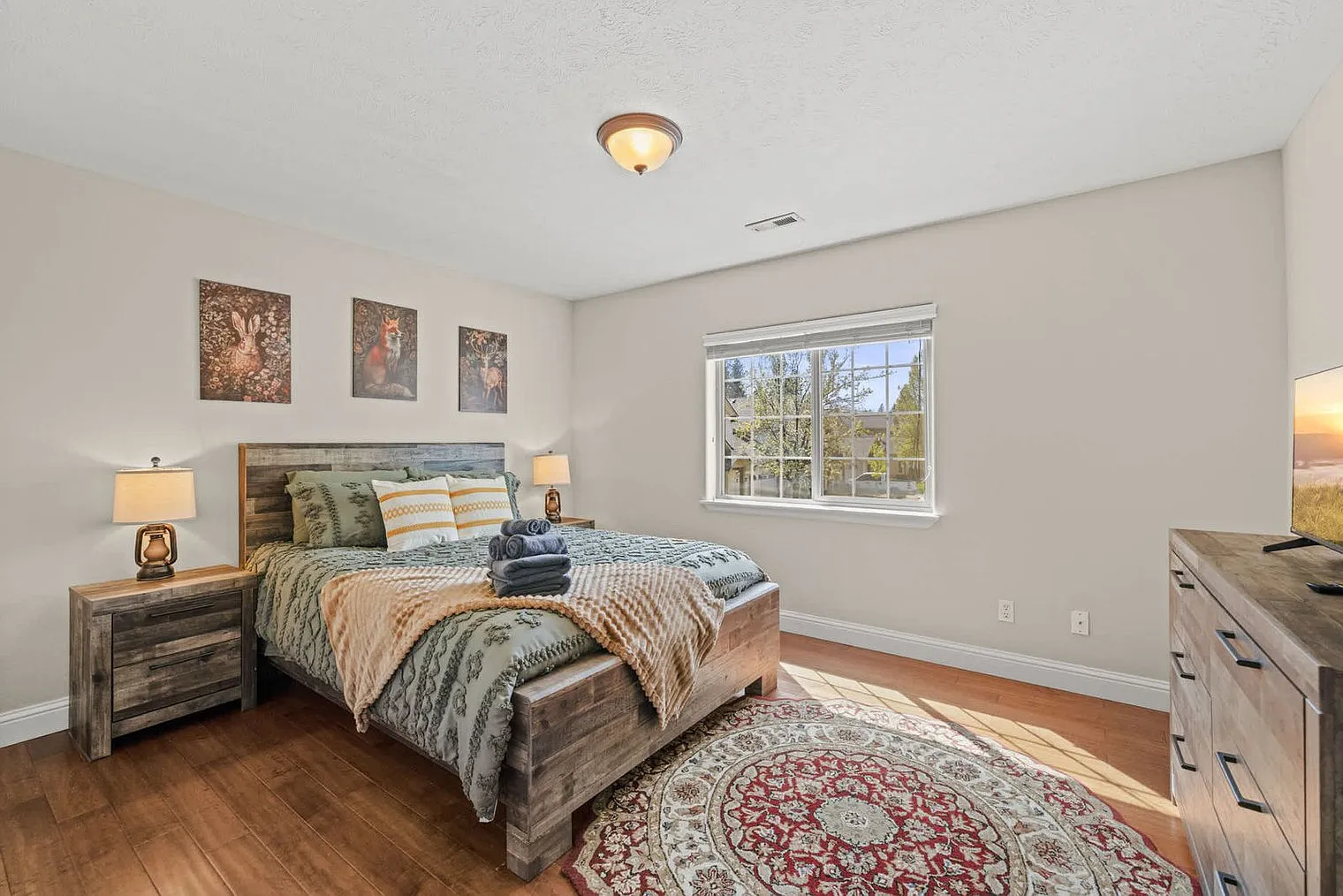 3 bed, 2.0 bath, 1743 sqft, $4,376 — Photo 3