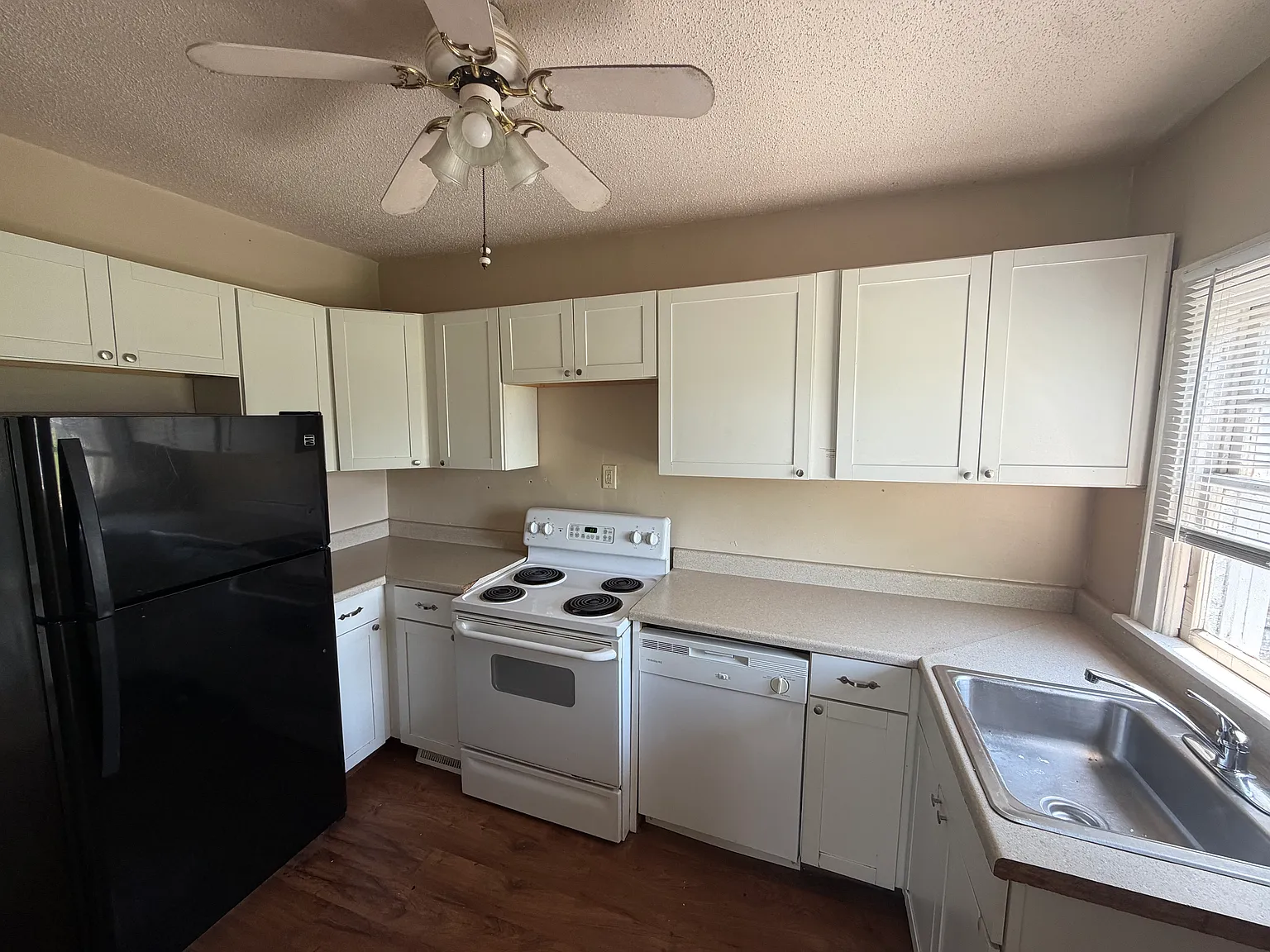 3 bed, 1100 sqft, $1,300 — Photo 4
