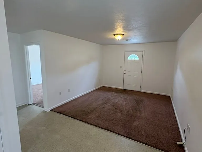 181-187 Anglea Cir — Photo 2