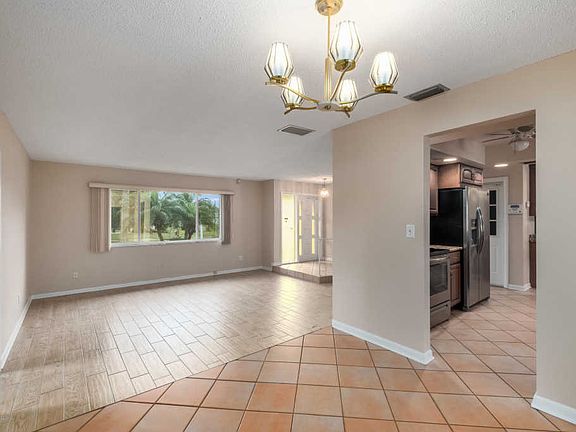 5th image of 2526 Wilmette Ave