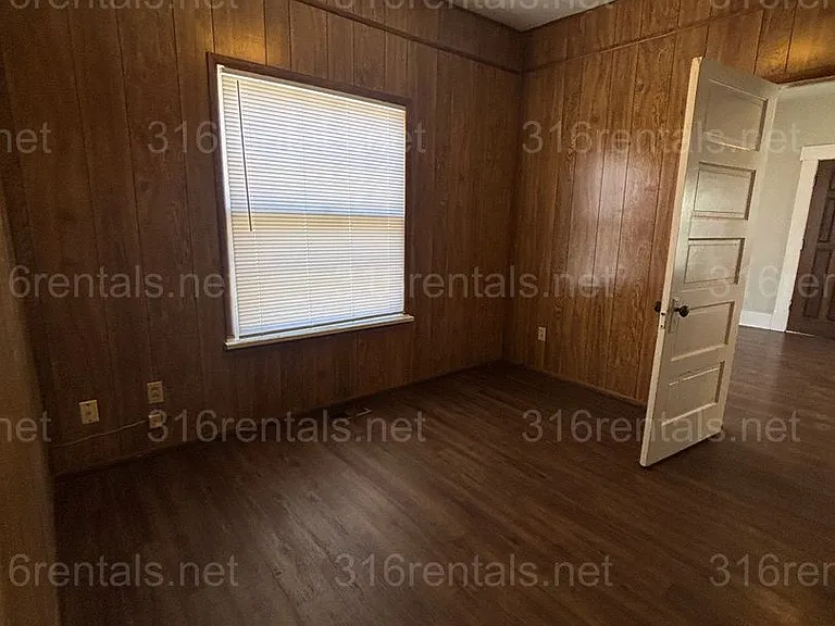 511 W Locust Ave — Photo 7
