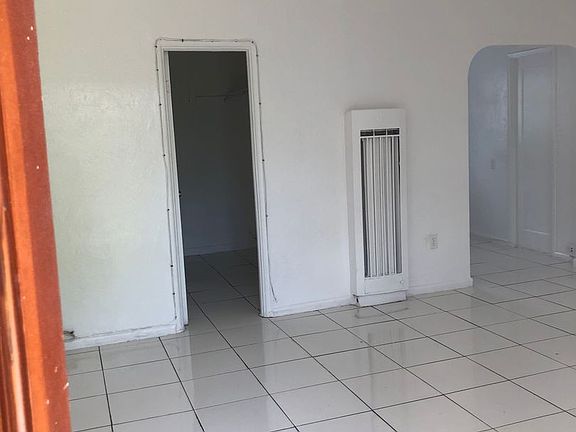 3rd image of 1735 Wiley St APT 4