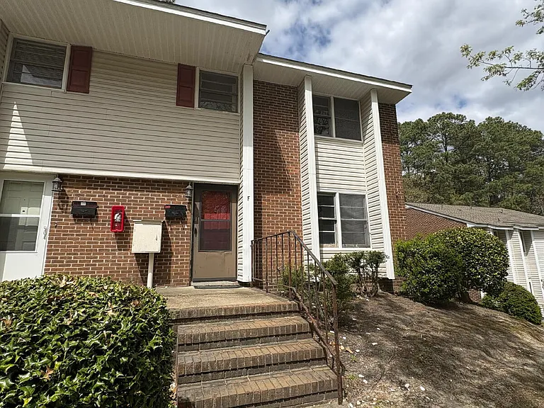 571 Winding Creek Rd #F — Photo 2