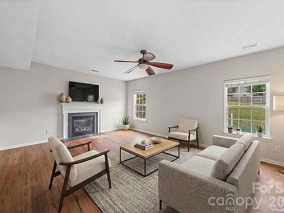 4th image of 3611 English Garden Dr