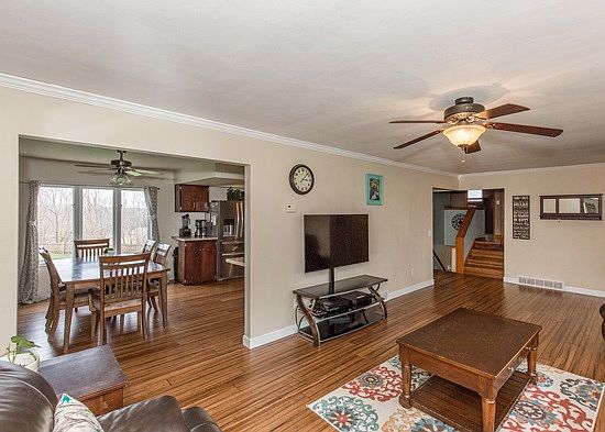 5th image of 219 Oakwood Pl