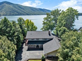 2299 Capewood Dr, Huddleston, VA 24104
