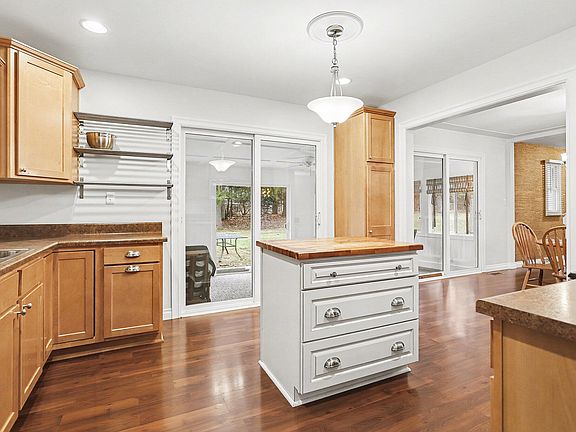 4th image of 267 Martha Dr