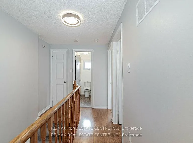 2046 Glenada Cres — Photo 19