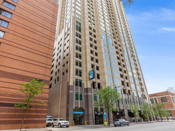 33 W Ontario St APT 53G, Chicago, IL 60654