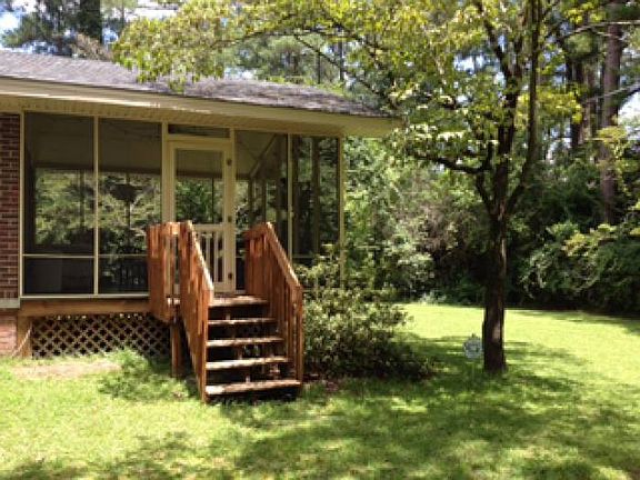 Screened-in Porch Overloo