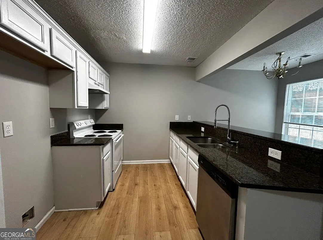 3 bed, 2.5 bath, 1216 sqft, $1,400 — Photo 2