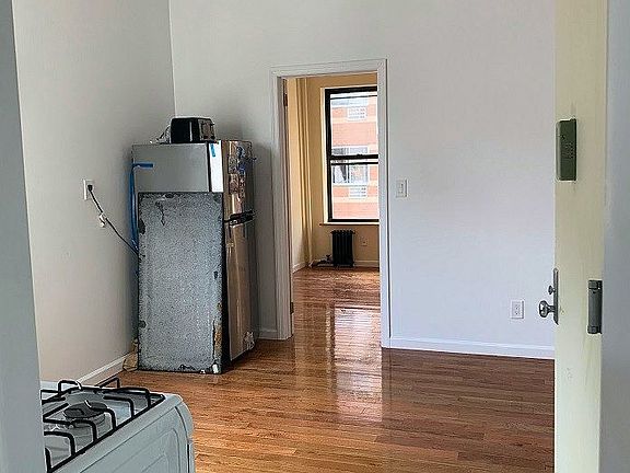 3rd image of 86 Madison St #2C