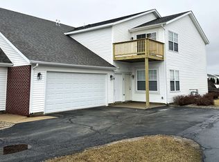 410 Pine White Rd, Roscoe, IL 61073