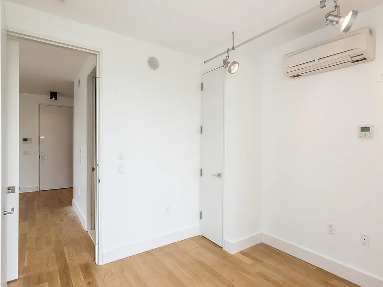 74 Maujer St #1E — Photo 9