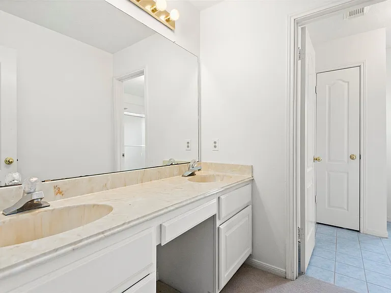 2415 Parkwood Ln — Photo 30