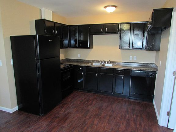 Large Eat-in Kitchen