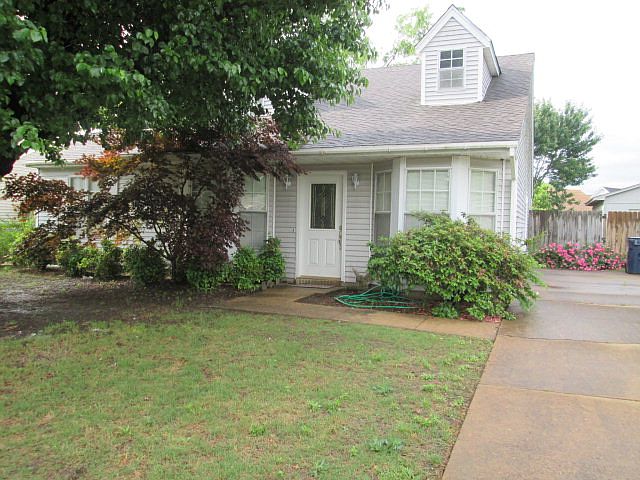 1st image of 64 Meadowbrook Dr