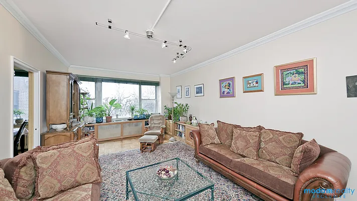 Sold by Moda Realty | media 4