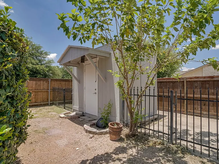 17004 Bishopsgate Dr — Photo 17