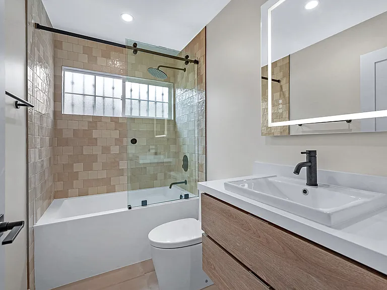 918 Hilldale Ave — Photo 3