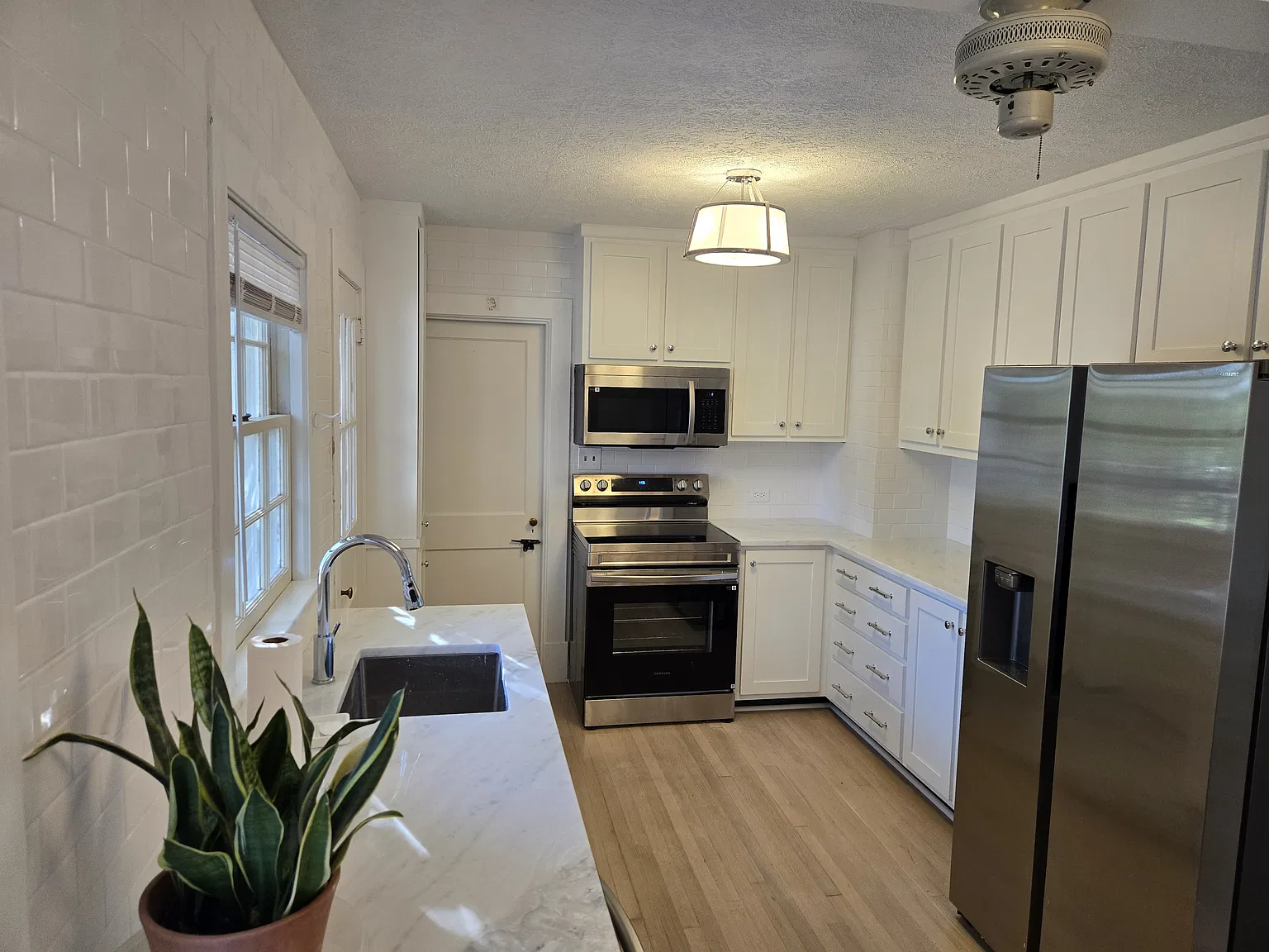 2 bed, 860 sqft, $2,200 — Photo 4