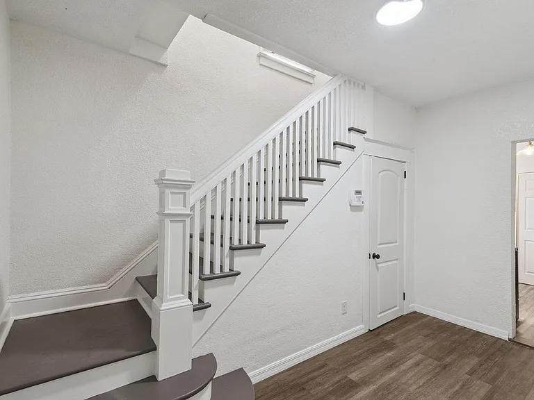 Sanford Ave — Photo 10