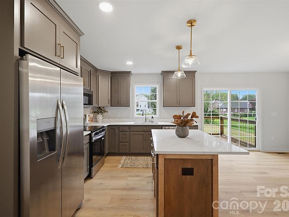 4th image of 155 Haven Cir