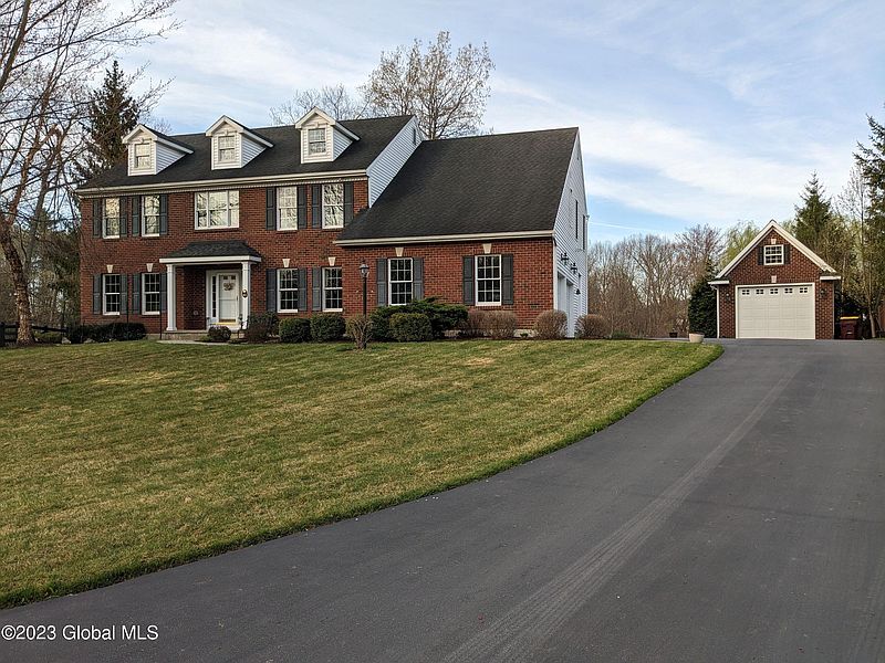 3rd image of 83 Chesterwood Drive