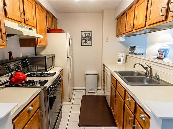 5th image of 225 Clearbrook Ct