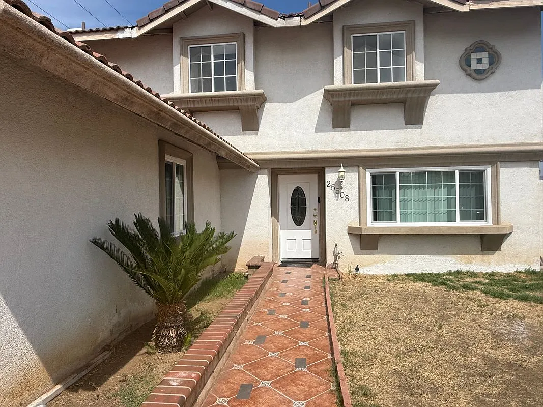 4 bed, 2.5 bath, 1676 sqft, $2,950 — Photo 2
