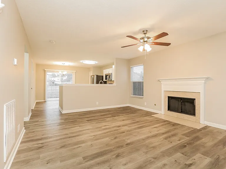 4052 Longfellow Dr — Photo 6