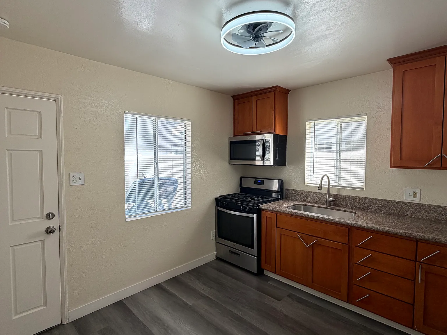 1 bed, 450 sqft, $1,650 — Photo 2