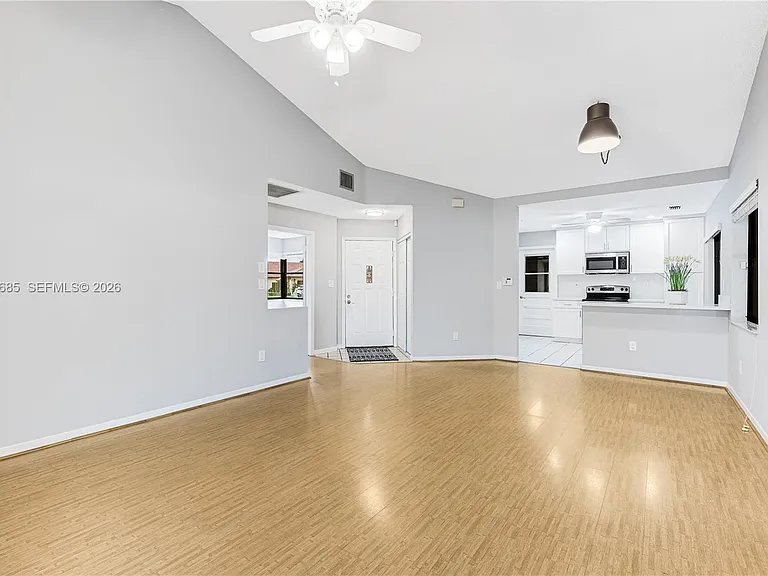 11301 SW 4th St — Photo 2
