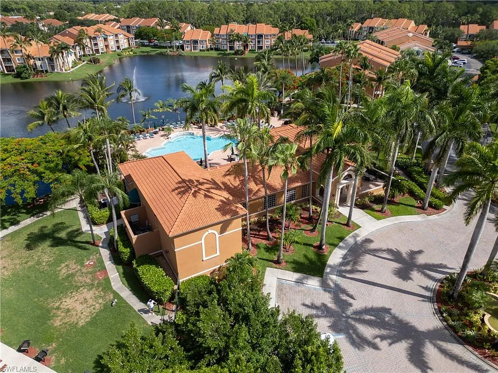 2 bed, 2.0 bath, 1042 sqft, $1,900 — Photo 3