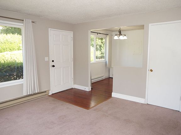 3rd image of 4623 SW 47th Ave