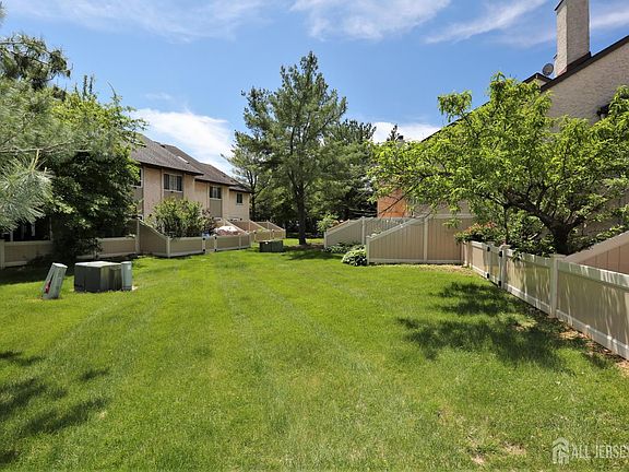 3rd image of 94 Tennyson Dr #94