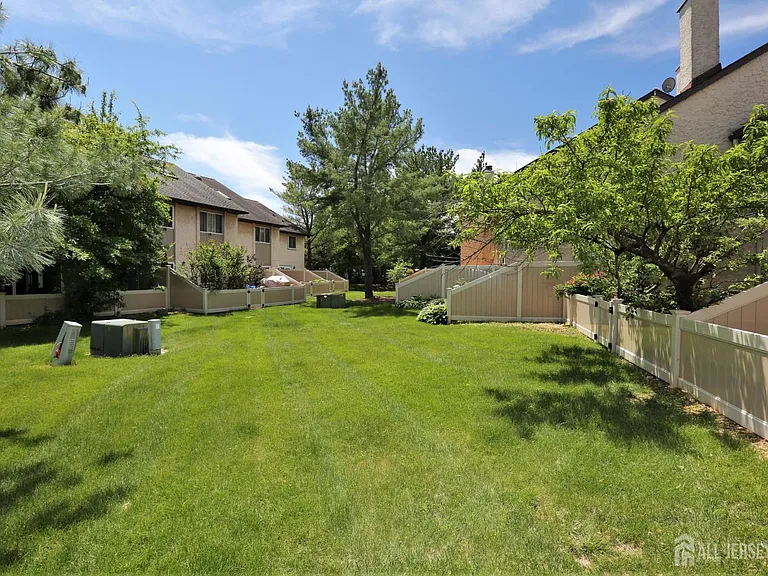 94 Tennyson Dr #94 — Photo 3