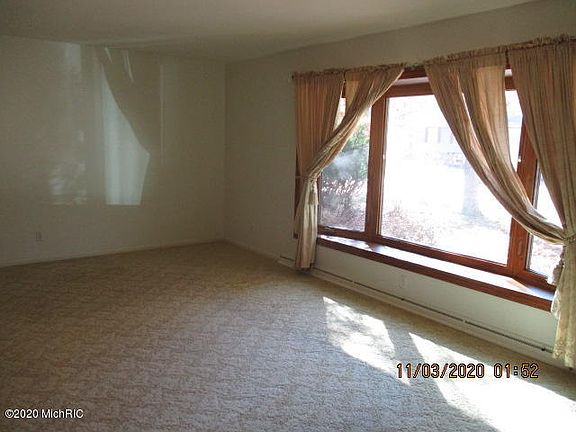 3rd image of 2340 Park Dr