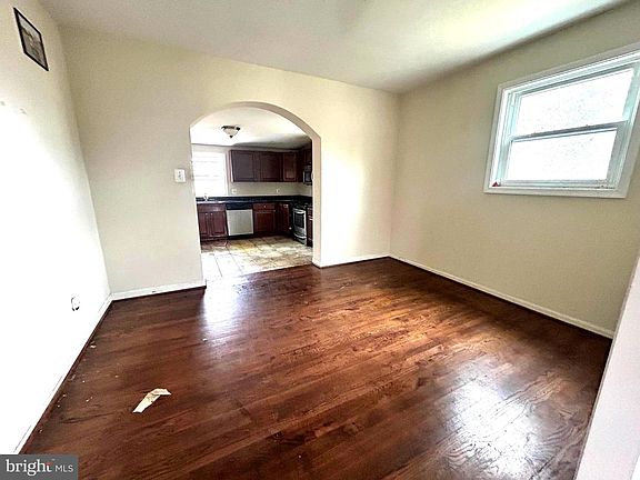 3rd image of 3516 Riviera St