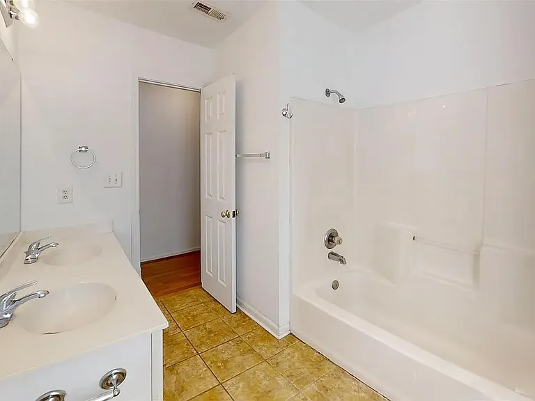 7411 Gate Key Ct — Photo 16