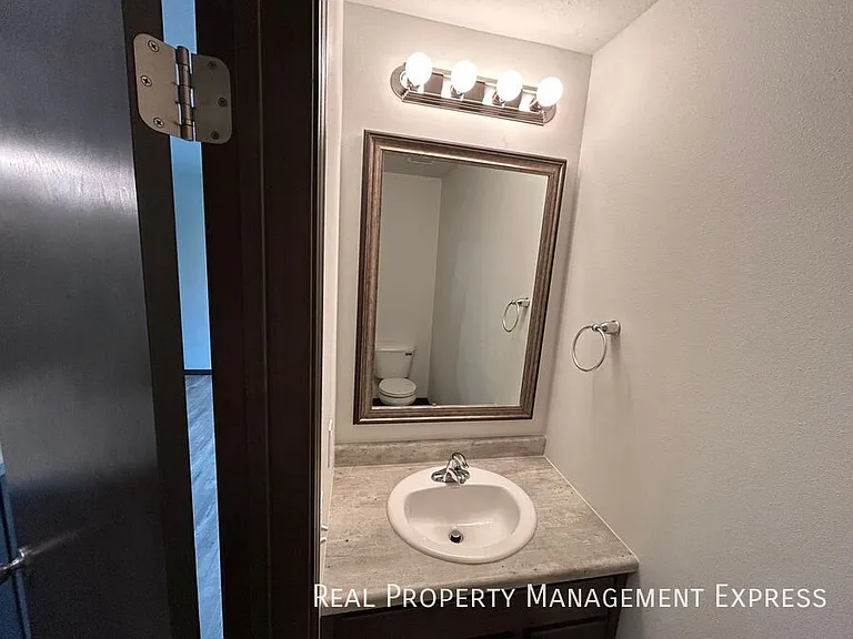 2214 S Ronsiek Ave — Photo 6