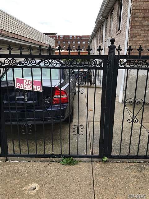 2nd image of 727 Eldert Ln