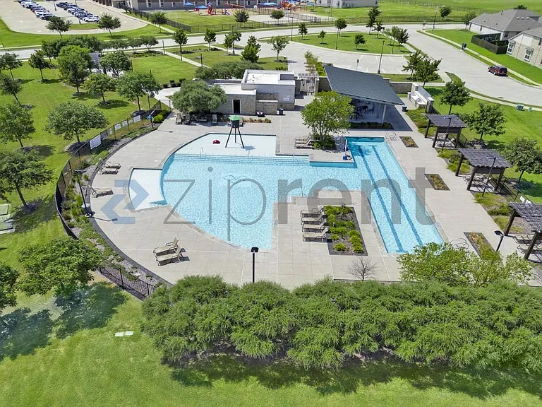 817 Evergreen St — Photo 35