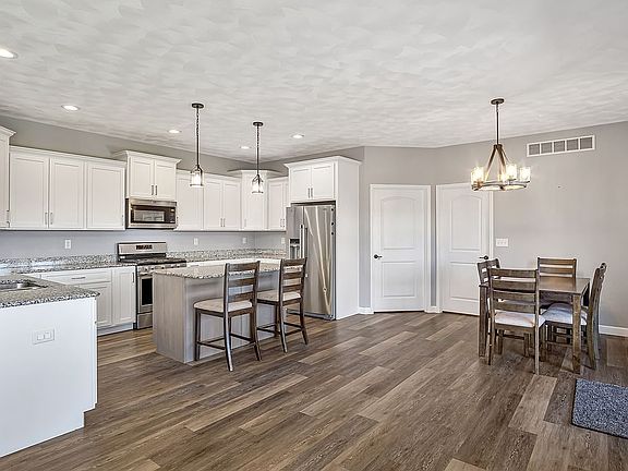 5th image of 732 Prairie Pl