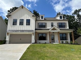 824 Winding Rose Dr, Hoschton, GA 30548