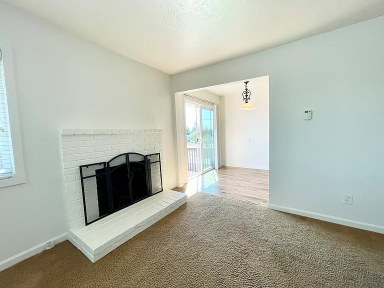 1093 W L St — Photo 11