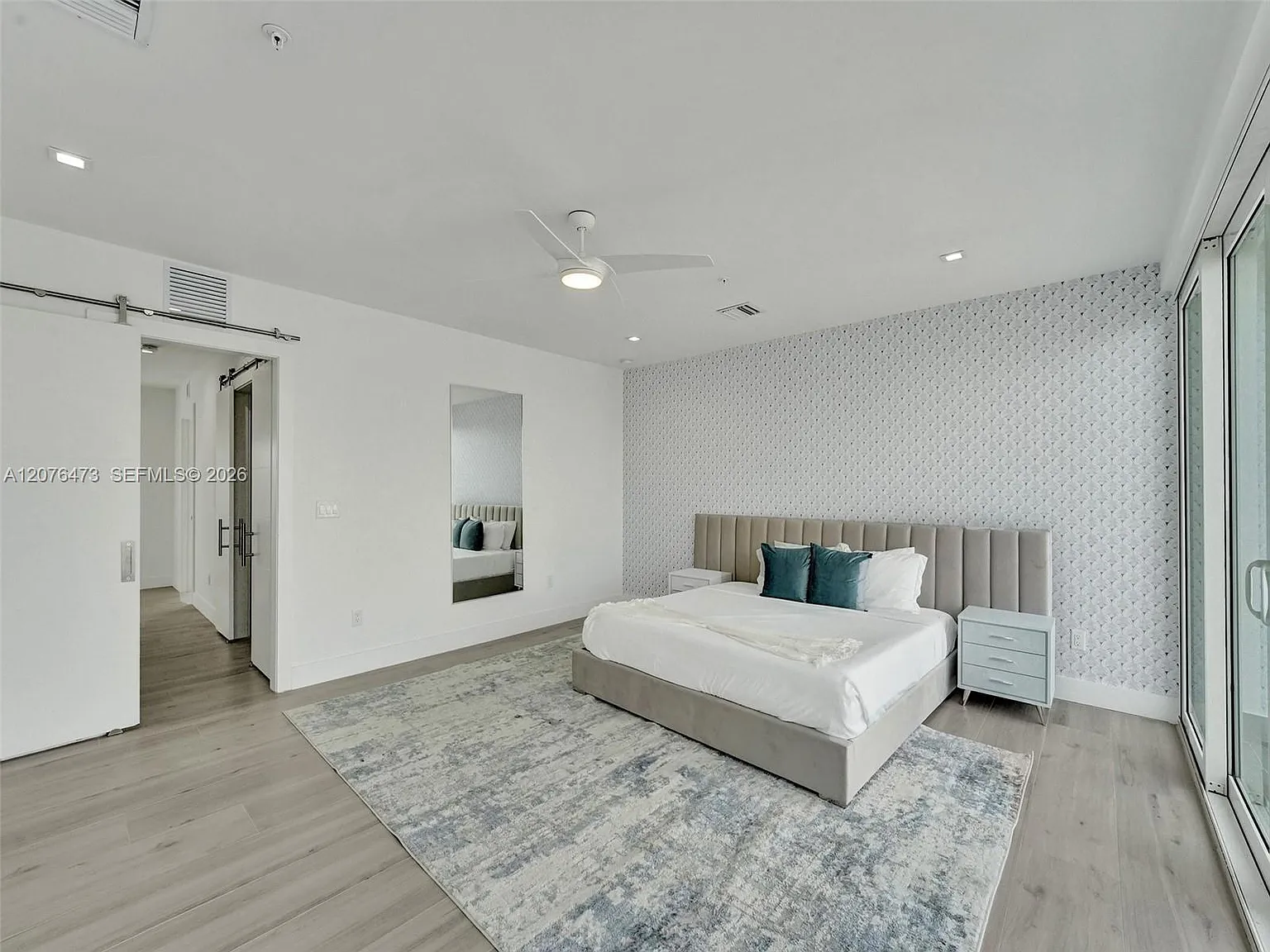 4 bed, 4.0 bath, 2405 sqft, $7,150 — Photo 2