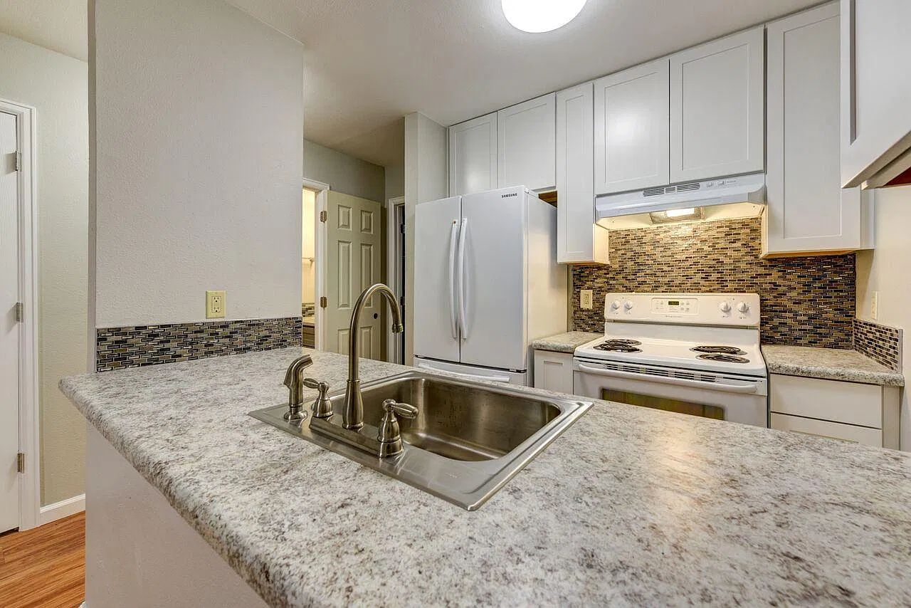 3 bed, 1.5 bath, 1000 sqft, $3,750 — Photo 1