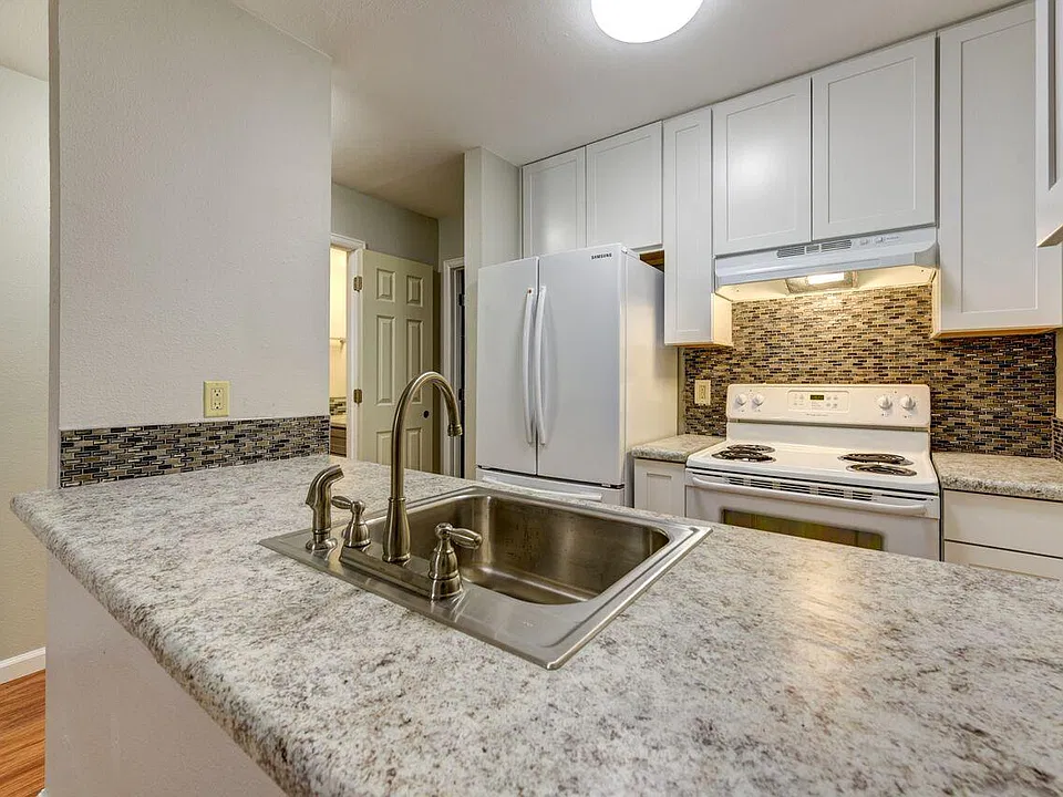 2238 Canyon Blvd #3